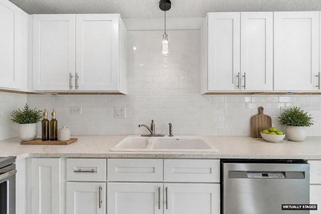450 TREASURE ISLAND CAUSEWAY 106, Treasure Island, FL 33706