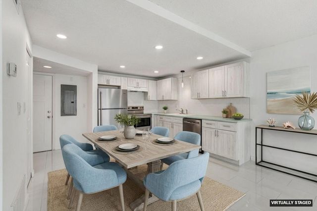 450 TREASURE ISLAND CAUSEWAY 106, Treasure Island, FL 33706