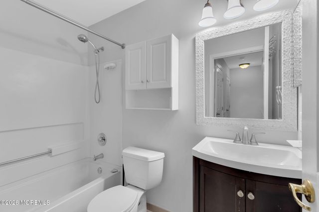 45 Dover Court, Tinton Falls, NJ 07712