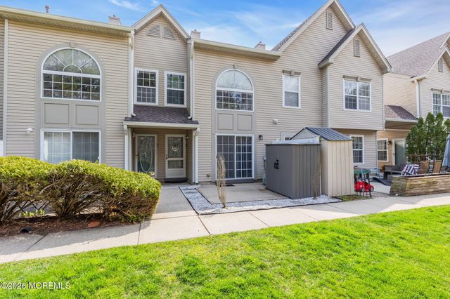 45 Dover Court, Tinton Falls, NJ 07712