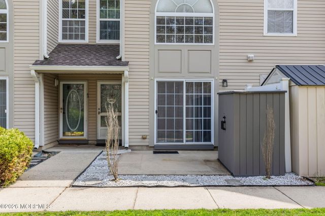 45 Dover Court, Tinton Falls, NJ 07712