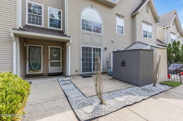 45 Dover Court, Tinton Falls, NJ 07712