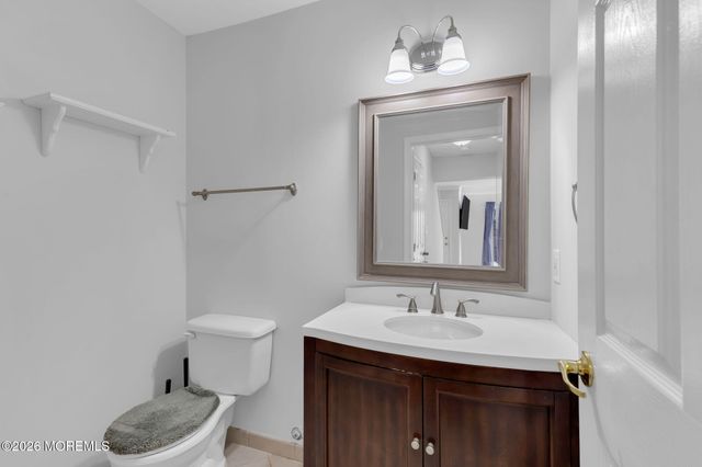 45 Dover Court, Tinton Falls, NJ 07712