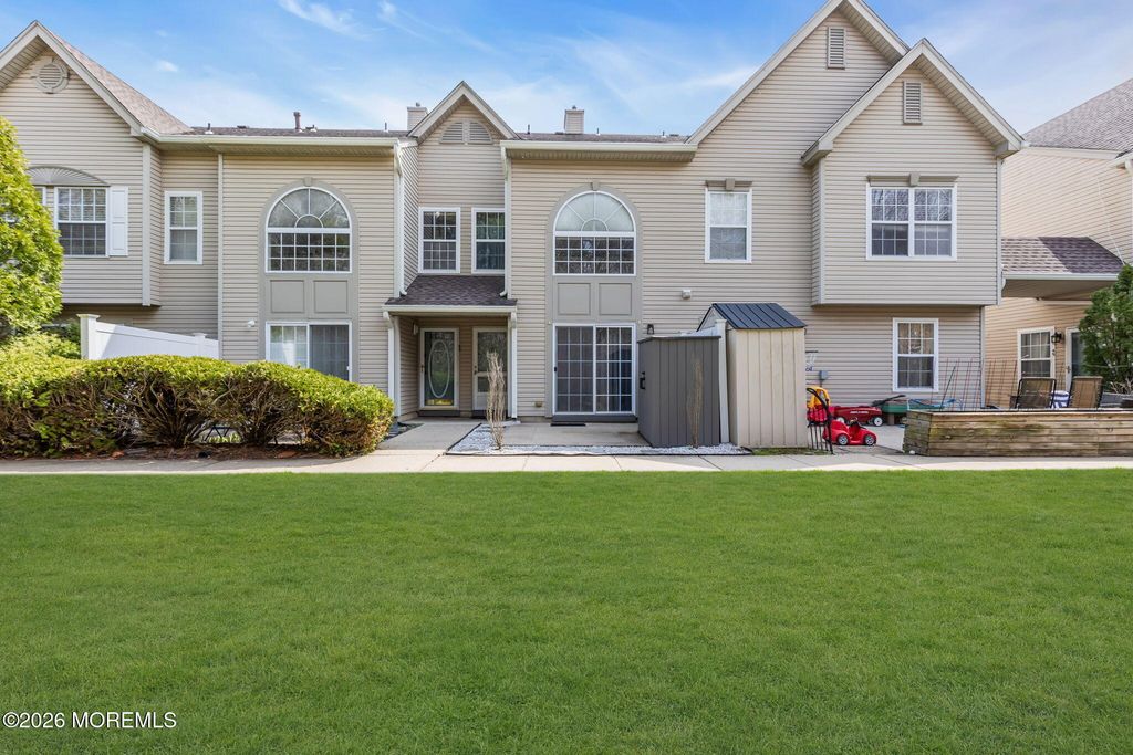 45 Dover Court, Tinton Falls, NJ 07712