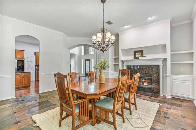 212 Falcon Lake Circle, Friendswood, TX 77546