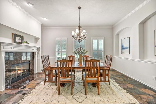 212 Falcon Lake Circle, Friendswood, TX 77546