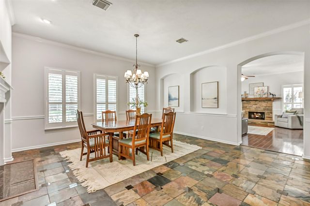 212 Falcon Lake Circle, Friendswood, TX 77546