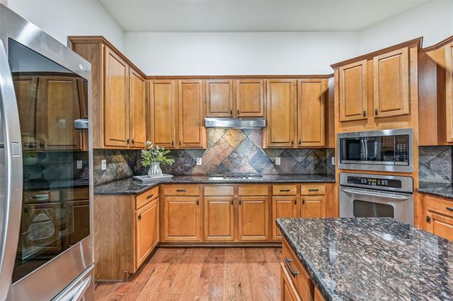 212 Falcon Lake Circle, Friendswood, TX 77546