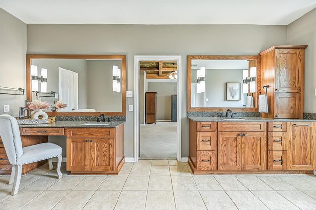 212 Falcon Lake Circle, Friendswood, TX 77546