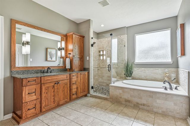 212 Falcon Lake Circle, Friendswood, TX 77546