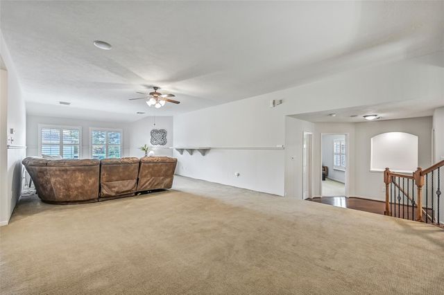 212 Falcon Lake Circle, Friendswood, TX 77546