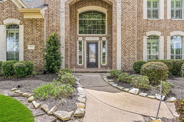 212 Falcon Lake Circle, Friendswood, TX 77546