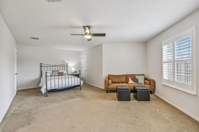 212 Falcon Lake Circle, Friendswood, TX 77546
