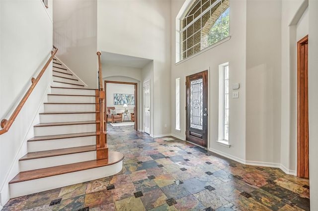 212 Falcon Lake Circle, Friendswood, TX 77546