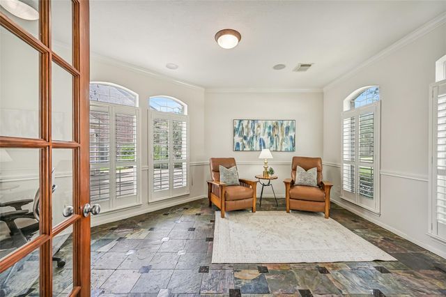 212 Falcon Lake Circle, Friendswood, TX 77546