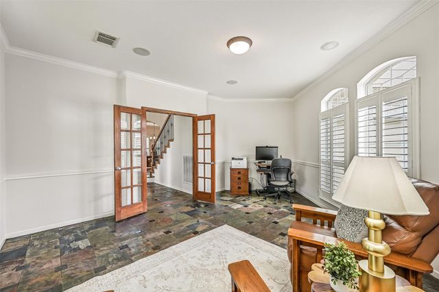 212 Falcon Lake Circle, Friendswood, TX 77546