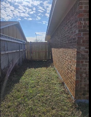 1900 Wurzburg Drive, Fort Worth, TX 76134