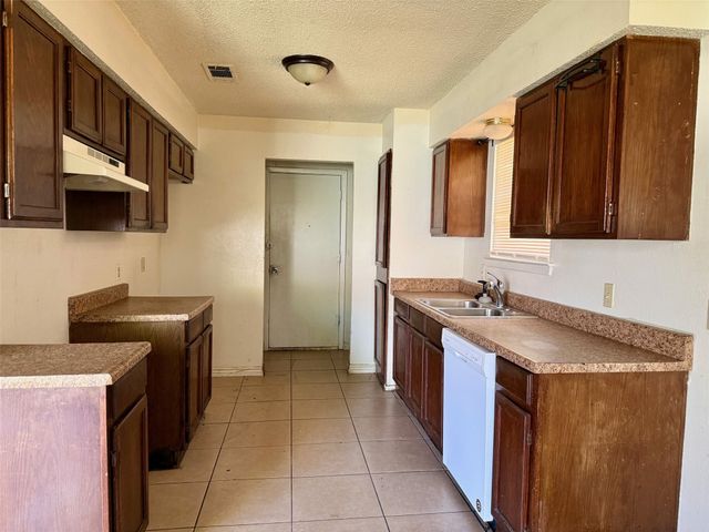 1900 Wurzburg Drive, Fort Worth, TX 76134