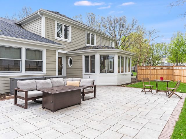 1415 Heatherton Drive, Naperville, IL 60563