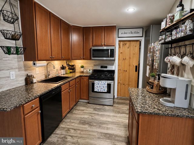 54 WARWICK RD, Stratford, NJ 08084