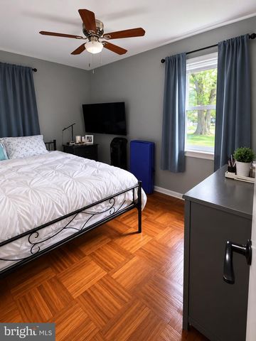 54 WARWICK RD, Stratford, NJ 08084