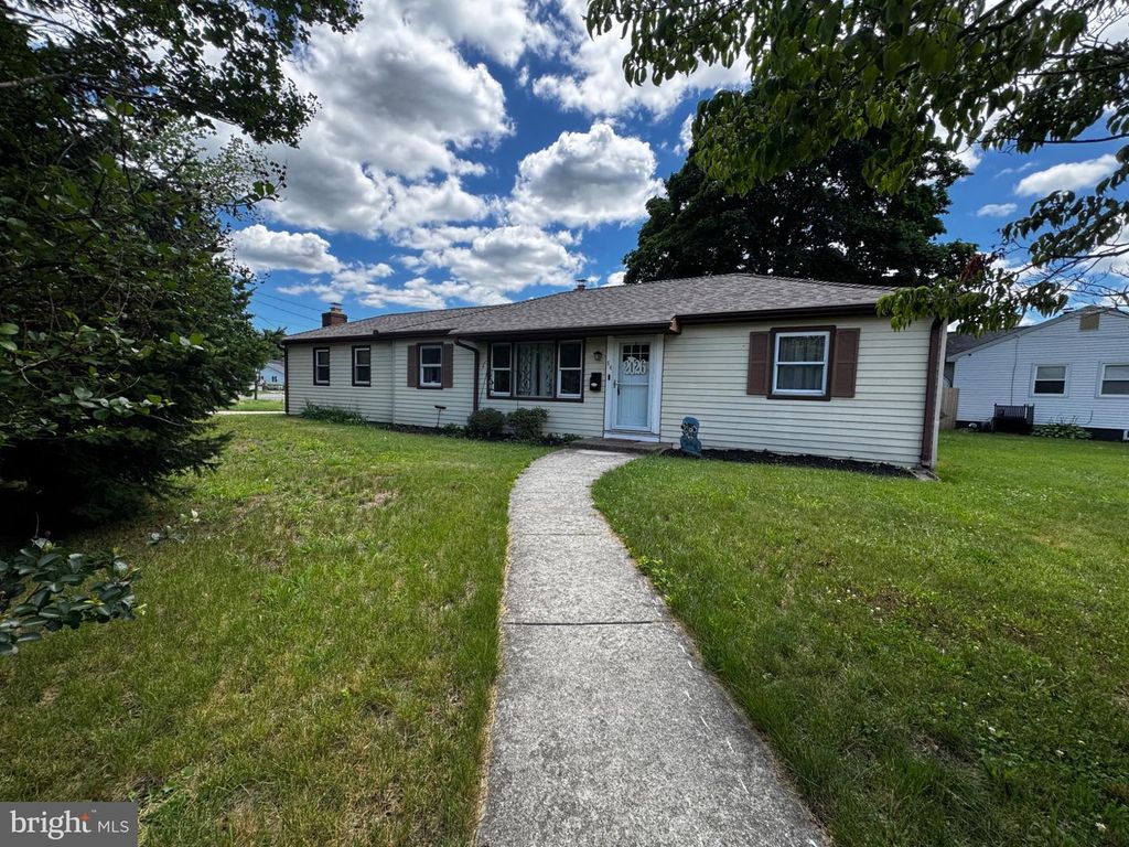 54 WARWICK RD, Stratford, NJ 08084
