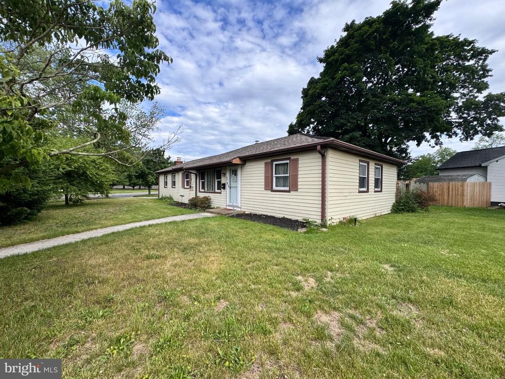 54 WARWICK RD, Stratford, NJ 08084
