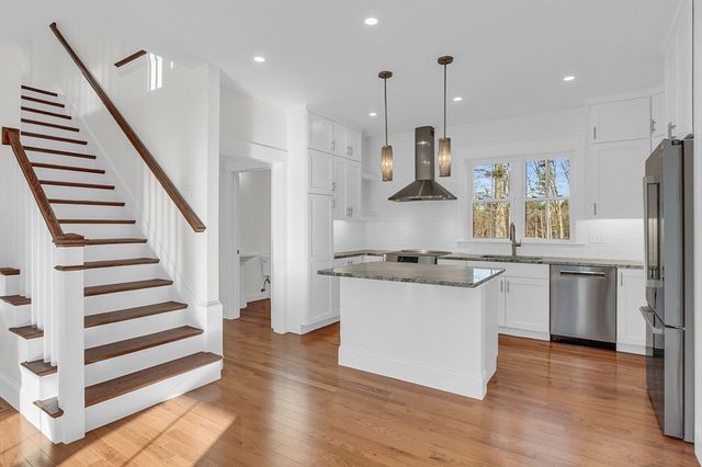 9 Kay's Walk, Carlisle, MA 01741