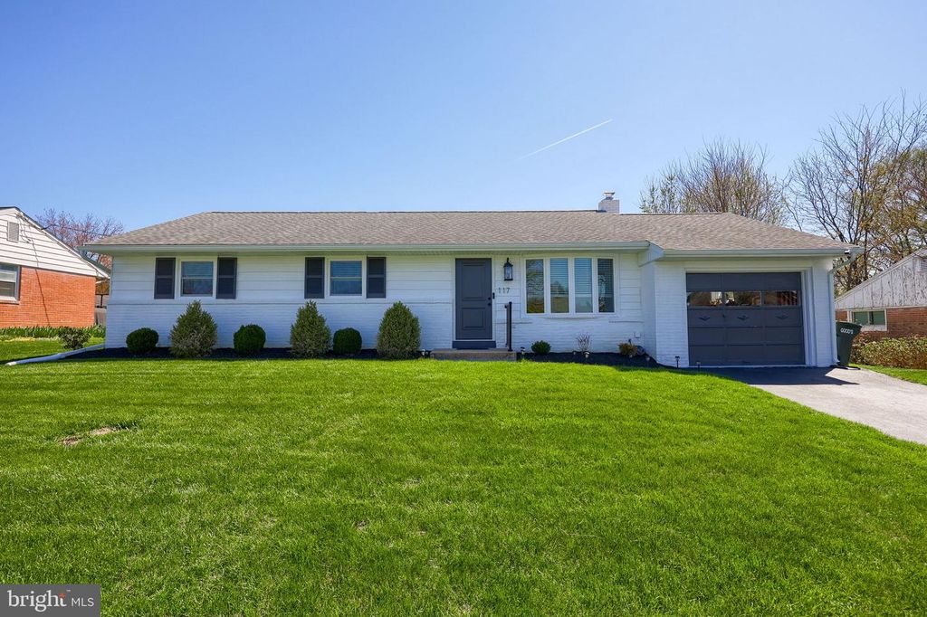 117 WHITNEY RD, Lancaster, PA 17603
