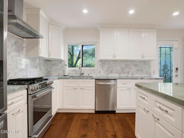 124 Merry Oak Lane, Westlake Village, CA 91361