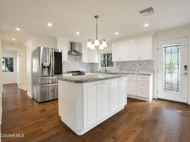 124 Merry Oak Lane, Westlake Village, CA 91361