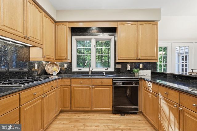 8556 HOOES RD, Springfield, VA 22153