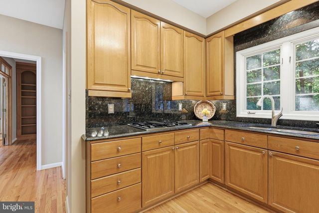 8556 HOOES RD, Springfield, VA 22153