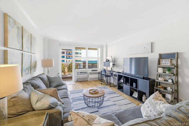 410 E Broadway 4C, Long Beach, NY 11561
