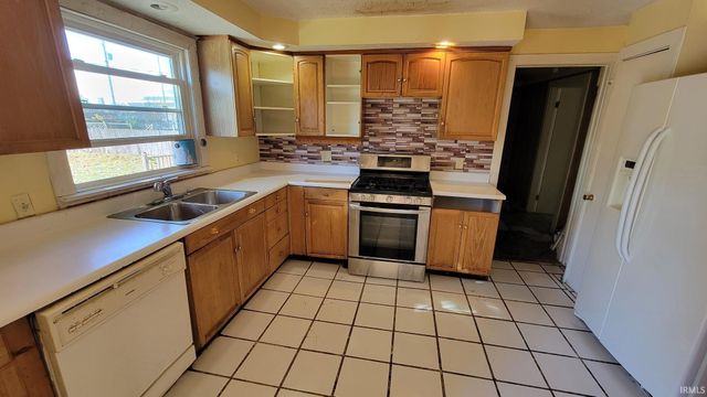 2220 S Selby Street, Marion, IN 46953