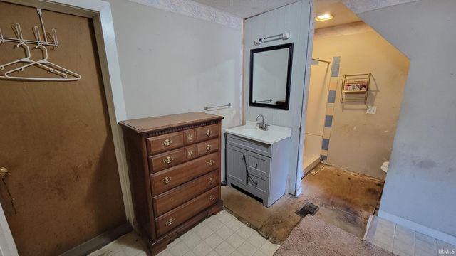 2220 S Selby Street, Marion, IN 46953