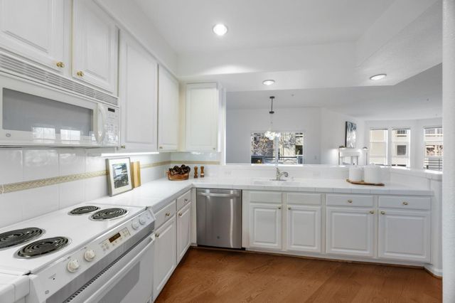 860 Meridian Bay Lane 135, Foster City, CA 94404