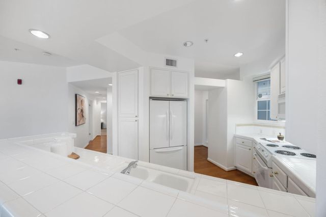 860 Meridian Bay Lane 135, Foster City, CA 94404