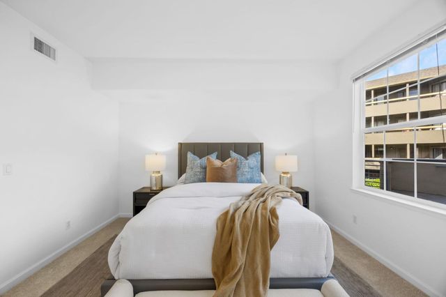 860 Meridian Bay Lane 135, Foster City, CA 94404