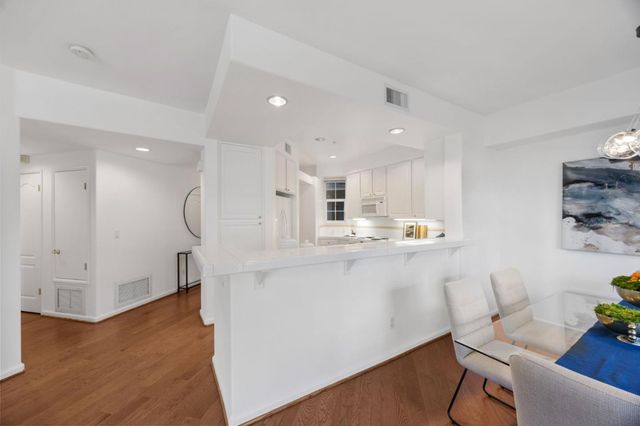 860 Meridian Bay Lane 135, Foster City, CA 94404