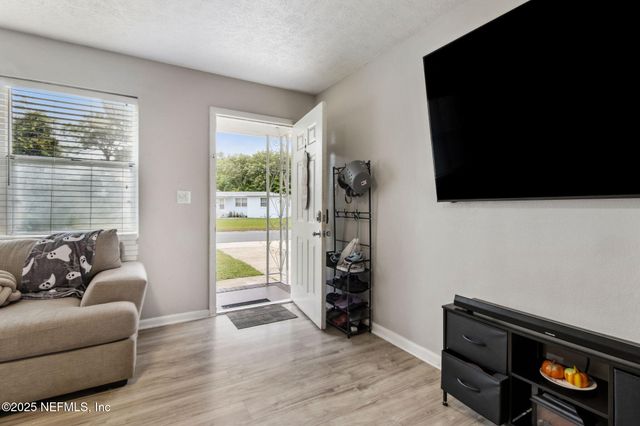 6331 SHADY OAK Drive, Jacksonville, FL 32277