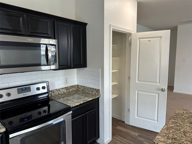 409 Willow Creek Drive, Glenn Heights, TX 75154