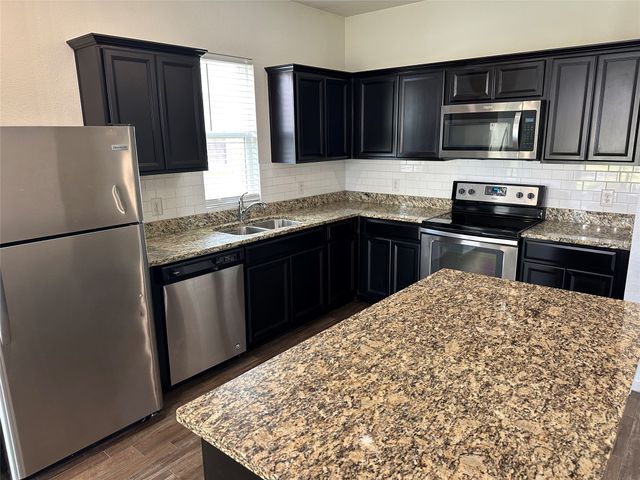 409 Willow Creek Drive, Glenn Heights, TX 75154
