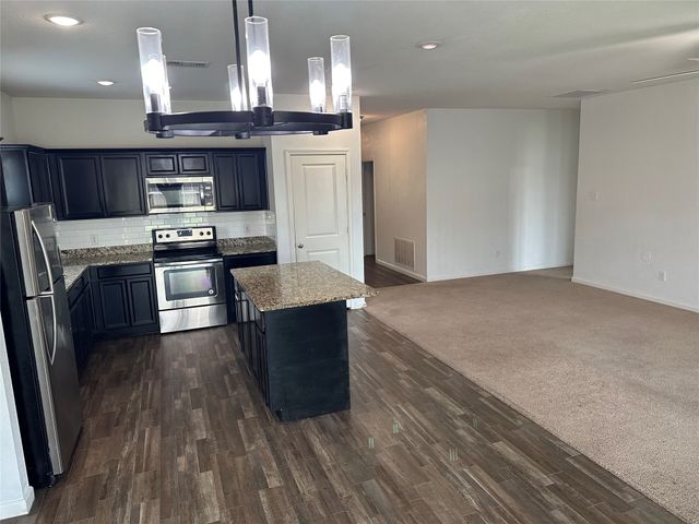 409 Willow Creek Drive, Glenn Heights, TX 75154
