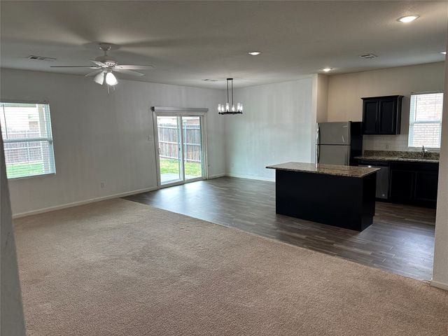 409 Willow Creek Drive, Glenn Heights, TX 75154