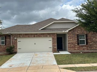 409 Willow Creek Drive, Glenn Heights, TX 75154