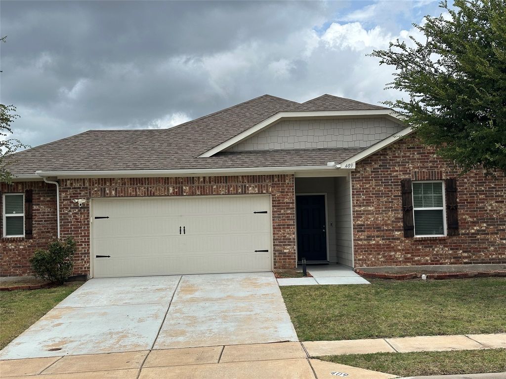 409 Willow Creek Drive, Glenn Heights, TX 75154