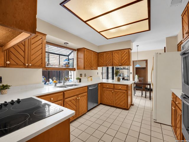 15907 WOLF CREEK ST, San Antonio, TX 78232