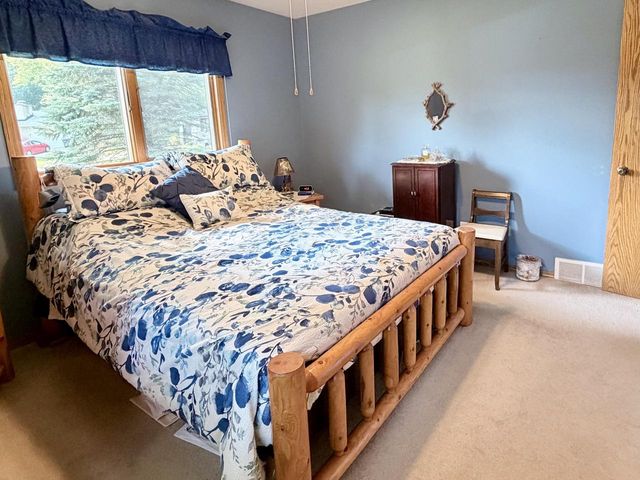 1326 Orchard TERRACE, Oconomowoc, WI 53066