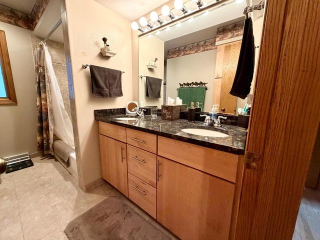 1326 Orchard TERRACE, Oconomowoc, WI 53066